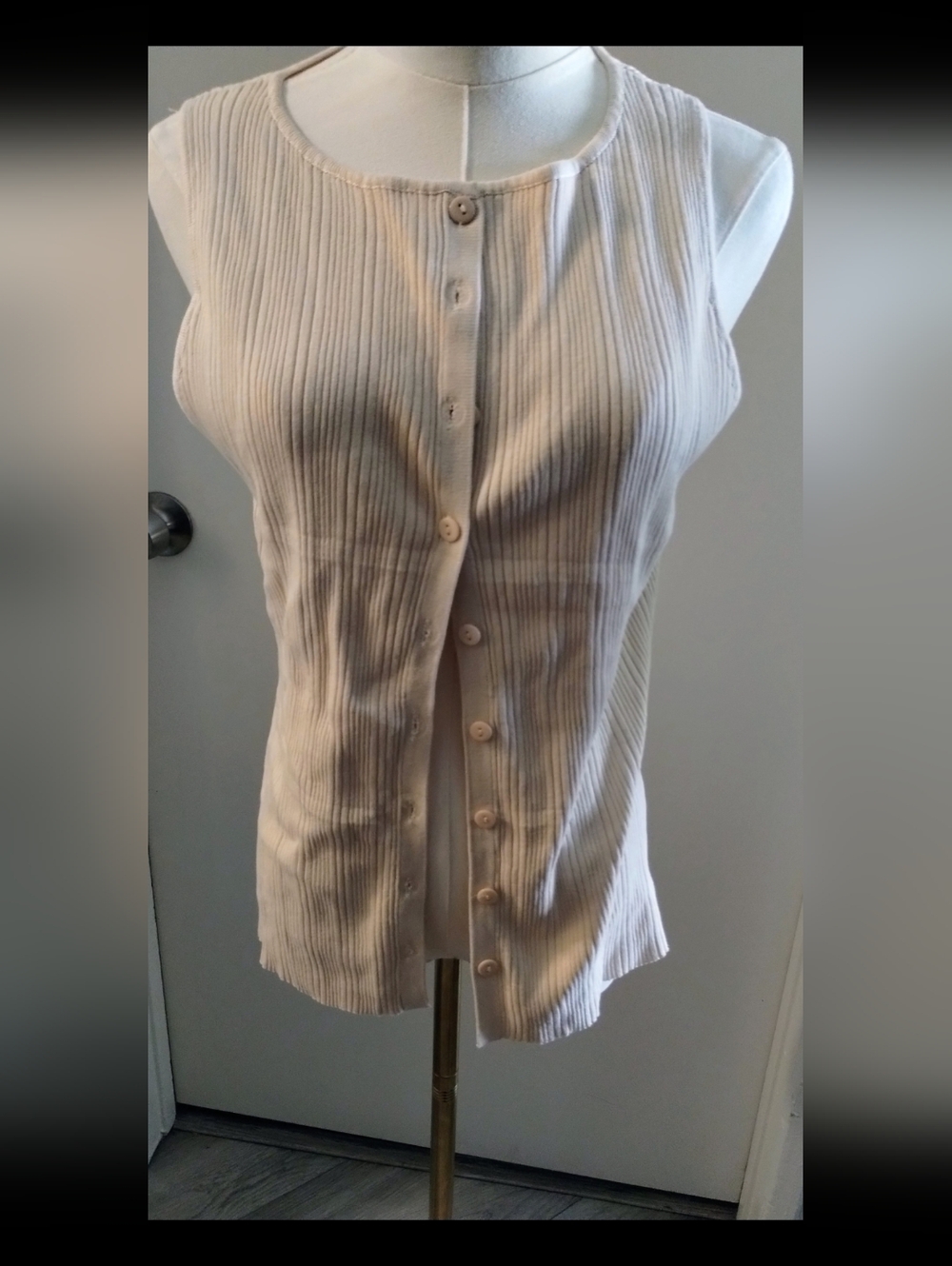 Pretty Garden Sleeveless Rib Knit Button-Front Top - Cream